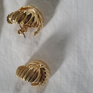 2 pairs of vintage 90s hoops